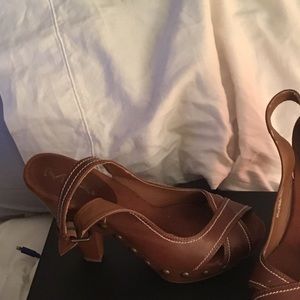 Mia platform Sandler